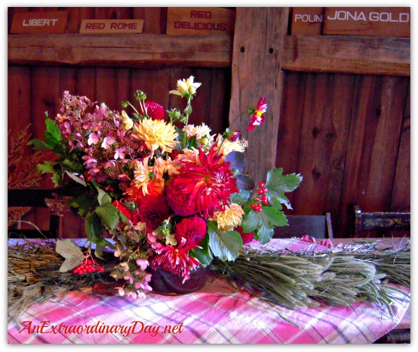 AnExtraordinaryDay.net | 31 Extraordinary Day {Day 2}  | 20 Extraordinary Little Things I Love about Fall | Fall Floral Arrangement in the Apple Barn
