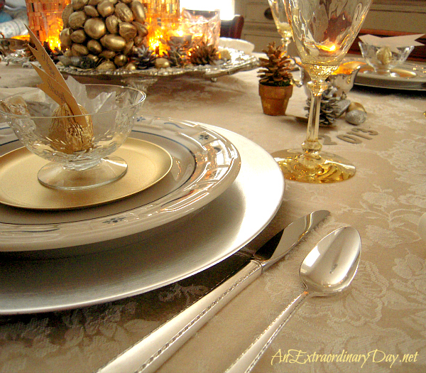 Longaberger Dinner Plate, 2013 New Year's Table Setting