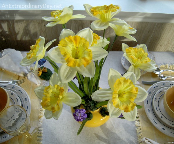 Daffodils Centerpiece :: Yellow Table Setting for Two  :: AnExtraordinaryDay.net