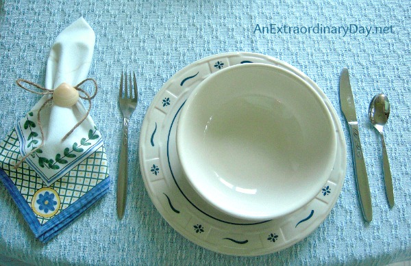 Tablesetting with a coastal theme : AnExtraordinaryDay.net