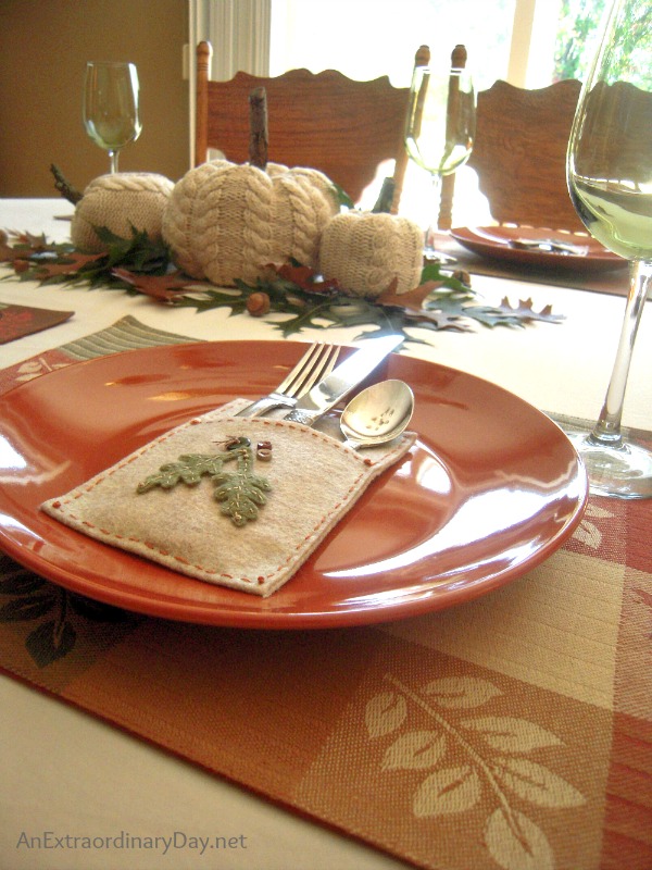 Cozy Fall Table :: Day 10 of #31Days :: Homespun Table Setting :: AnExtraordinaryDay.net