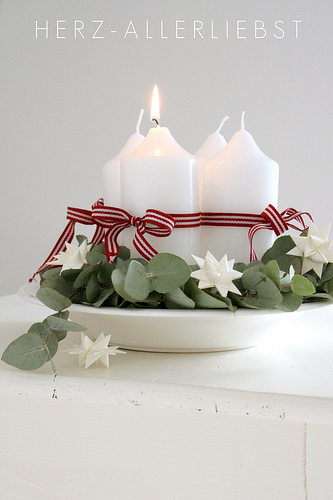 Observing Advent :: White Candles & Eucalyptus - Herz-Allerliebst