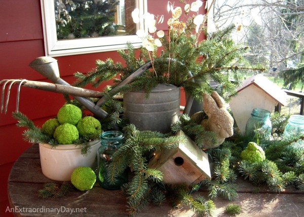 Natural table vignette for Christmas at AnExtraordinaryDay.net