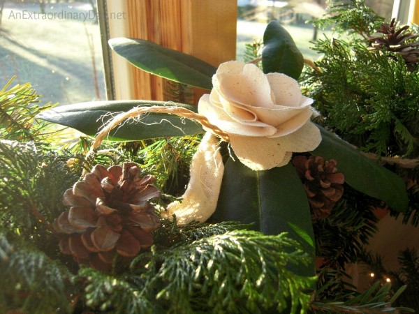 Shabby Christmas Decor for the window with a natural garland look. - AnExtraordinaryDay.net