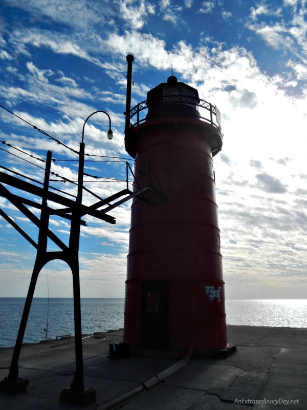 Your calling, should you choose to accept it. :: South Haven Lighthouse 