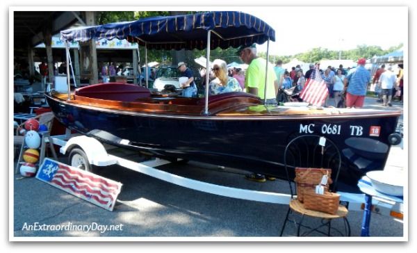 A day at the antique fair where there are the cutest boats - AnExtraordinaryDay.net