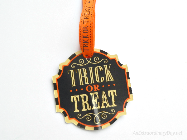 Easy Trick or Treat Mason Jar Candy Holder with Hanging Trick or Treat Tag 