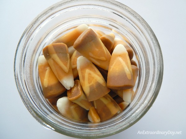 Turkey Toes ~ Candy Corn ~ Quick and Fun Mason Jar Gift Project - AnExtraordinaryDay.net