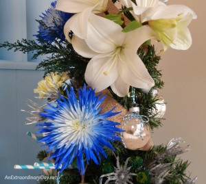 Stunning fresh flowers to decorate the Christmas tree in a most elegant way