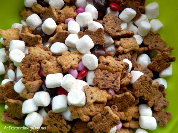 Valentine's Day S'mores Snack Mix - AnExtraordinaryDay.net