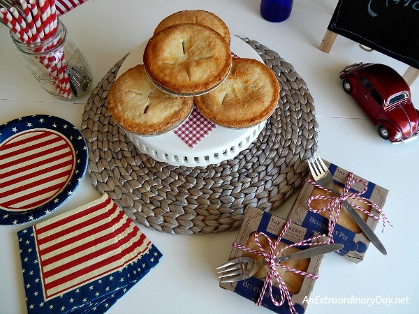 Enjoy a no-fuss 4th of July and invite friends for a simple and easy dessert - inspiration from AnExtraordinaryDay.net