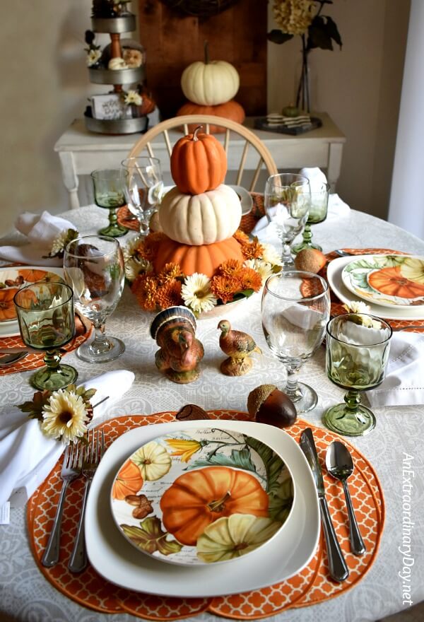 It's all pumpkins on this budget friendly pumkin tablesetting for Thanksgiving 