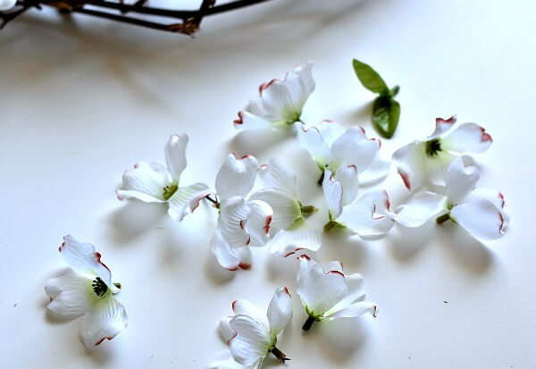 Faux Dogwood Blossoms for an Easy Spring Dogwood Wreath 