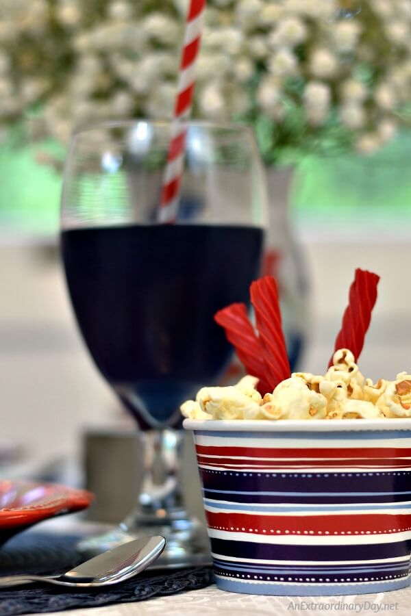 Celebrate the 4th with Cute Snack Cups & a Blue Sparkling Beverage SEE more CLEVER ideas HERE -->>