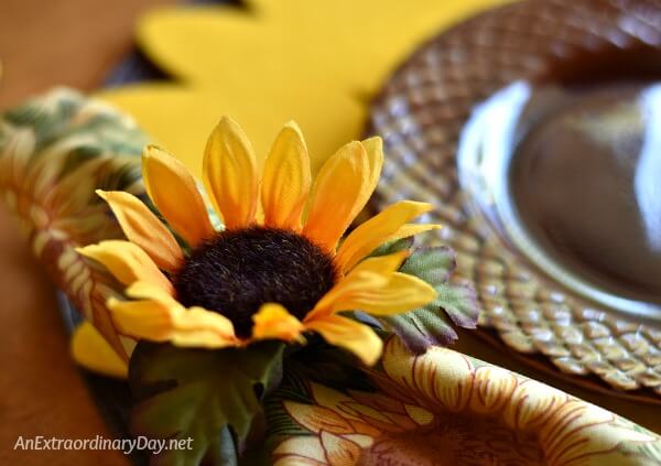 It's the small personal details that make the difference - Stunning sunflower napkin rings you can make 