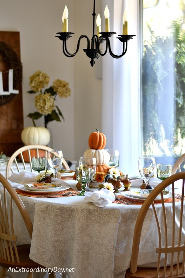 Make a Simple and Elegant Thanksgiving Table Setting that's Easy CHEAP and personalize it with a quick DIY project 