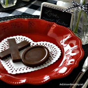 Red plate with Hershey X and O chocolates - simple Valentine table decor ideas - AnExtraordinaryDay.net