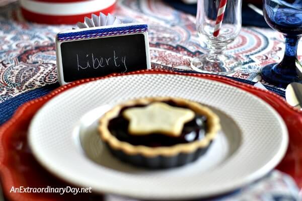 Liberty Place Card for this 4th of July table setting - AnExtraordinaryDay.net