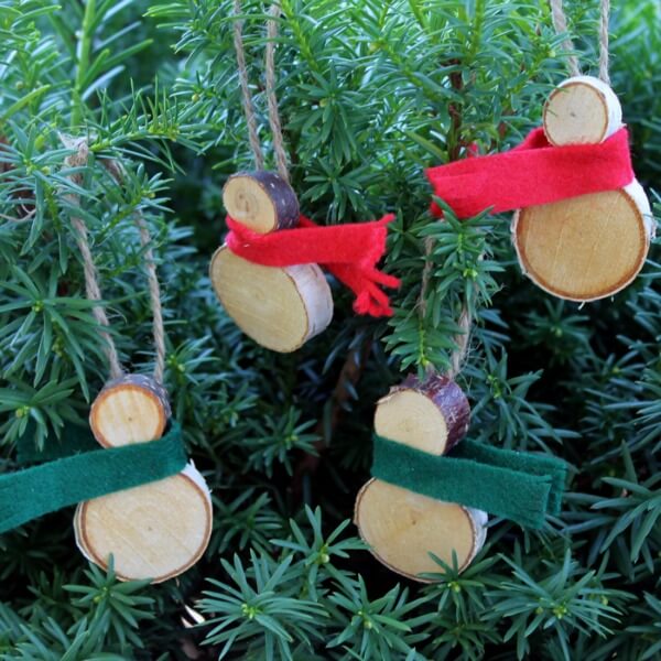 wood-slice-snowmen-ornaments from The Country Chic Cottage - AnExtraordinaryDay.net